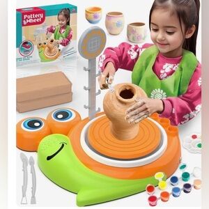 Kids Pottery Wheel Craft Kit - Green and Orange New In Box Age 6+